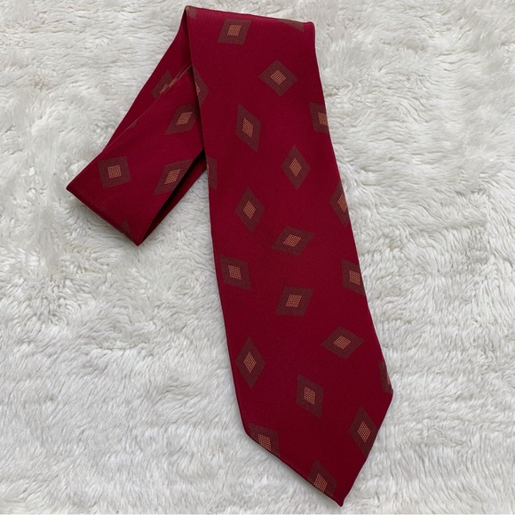 Vintage Fendi Men's Red Diamond Shape Pattern 100% Silk Tie - Picture 1 of 7